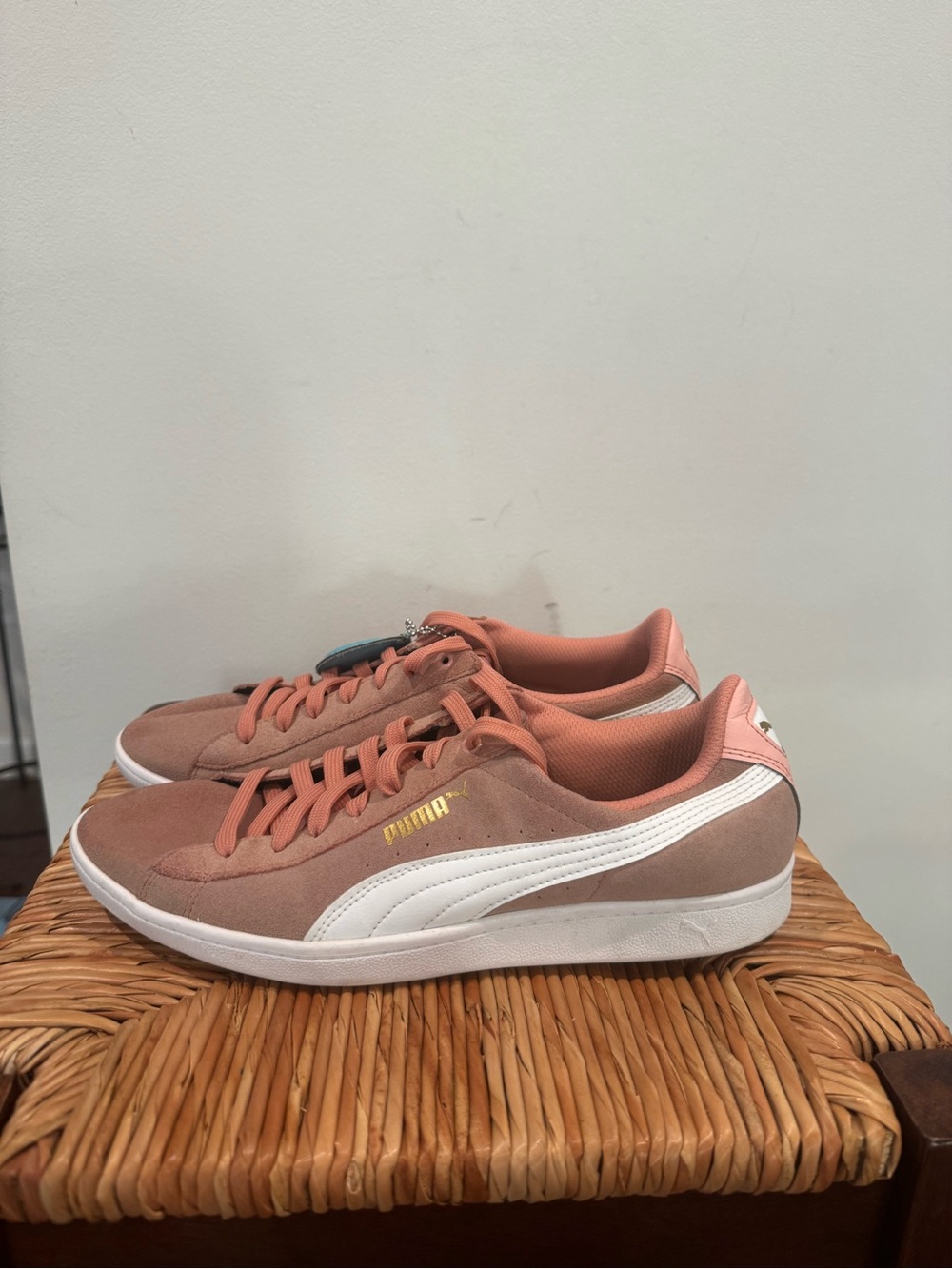 Puma Women's Coral Pink Suede Low-Top Sneakers with White Stripe w10